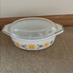 Vintage Pyrex 1.5 Quart Casserole Dish with Lid